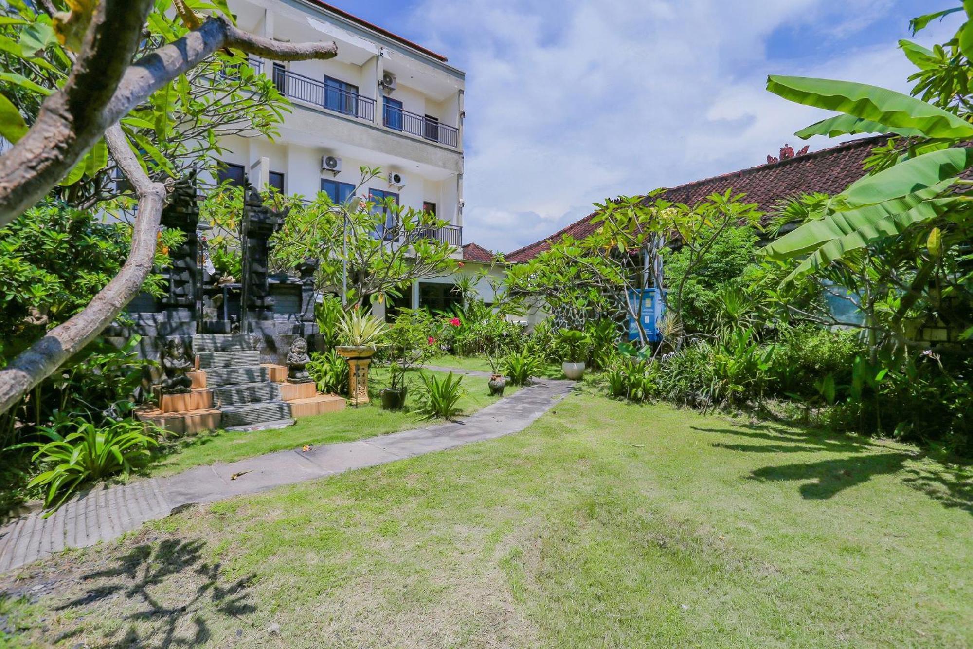 Oyo 4012 Ari Beach Inn Kuta Lombok Exterior foto