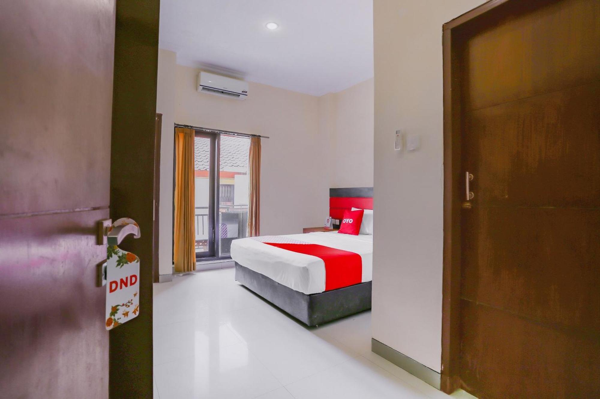 Oyo 4012 Ari Beach Inn Kuta Lombok Exterior foto