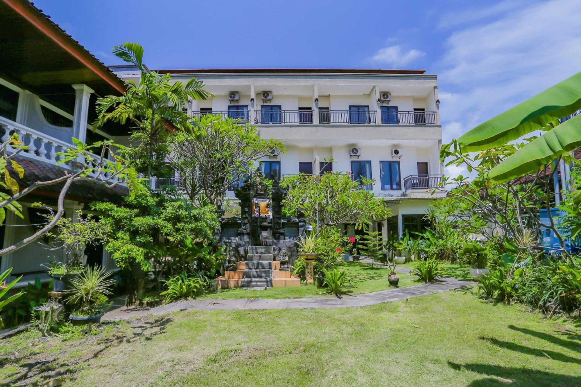 Oyo 4012 Ari Beach Inn Kuta Lombok Exterior foto